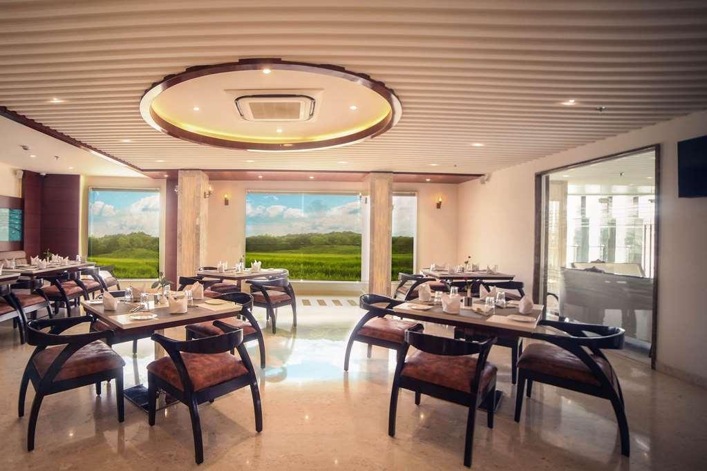 Comfort Inn Benares Ресторант снимка